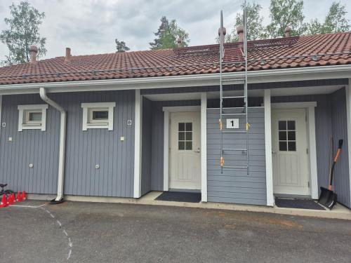 Rivitalo kylpylan lahella in Ikaalinen