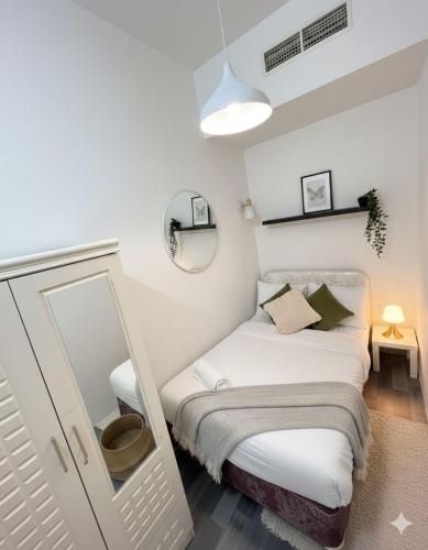 Peace Corner Partition Room In Barsha Heights Tecom, Dubaï
