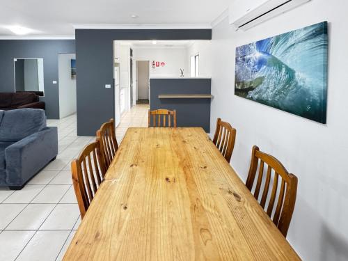 บริการและสิ่งอำนวยความสะดวก, โกลด์เด็นแซนด์มอเตอร์อินน์ (Golden Sands Motor Inn) in ฟอสเตอร์