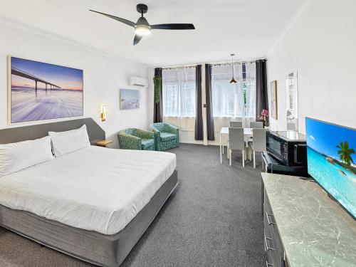 โกลด์เด็นแซนด์มอเตอร์อินน์ (Golden Sands Motor Inn) in ฟอสเตอร์