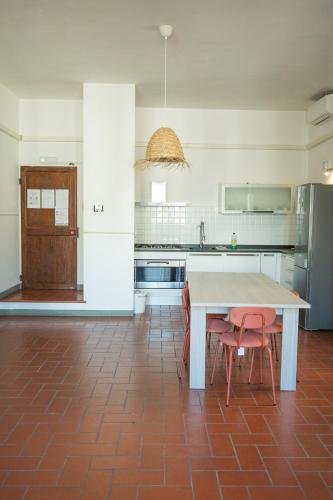 Cozy Apartment With A Strategic Position - image 10