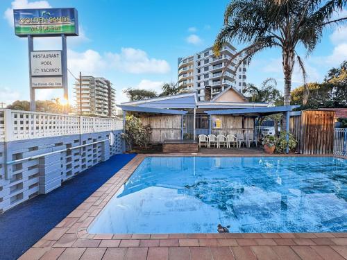 สระว่ายน้ำ, โกลด์เด็นแซนด์มอเตอร์อินน์ (Golden Sands Motor Inn) in ฟอสเตอร์