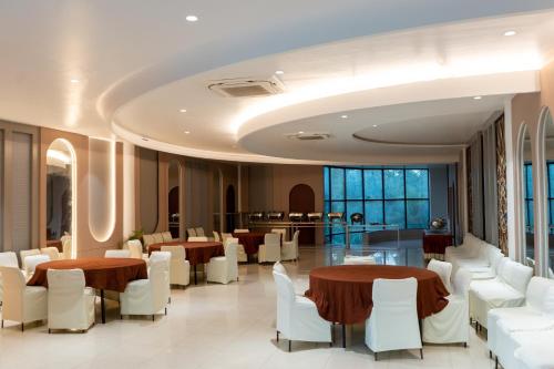 Festsal, Grand Sarovar Portico in Latur