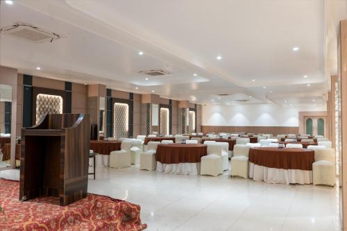 Festsal, Grand Sarovar Portico in Latur
