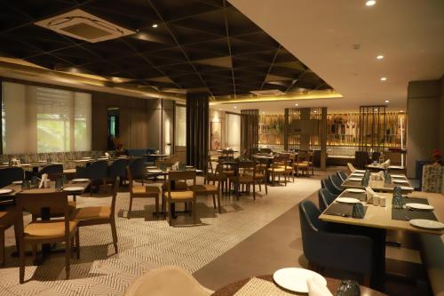 Restaurant, Grand Sarovar Portico in Latur