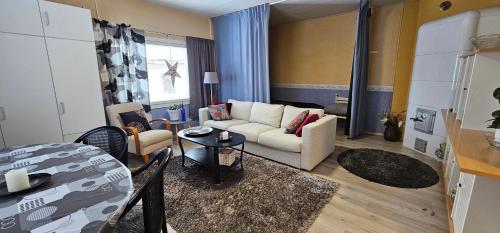 Air contioned and furnished half of semi detached house in 라우마 시티 센터