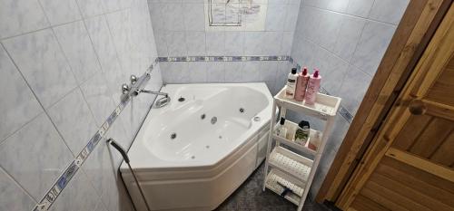 Air contioned and furnished half of semi detached house in 라우마 시티 센터