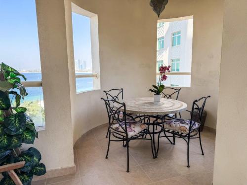Sea View Beachfront 3BR Apartment - Shoreline 6, Dubaj (fotografie 2)