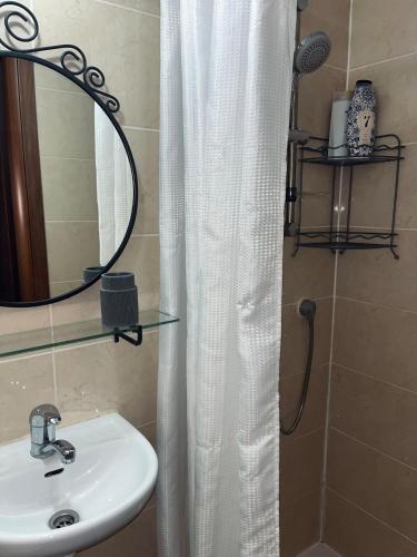 Two Rooms unit in Bat-Yam 5 mins from the beach in Bat Yam