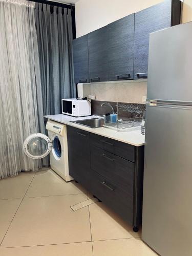 Two Rooms unit in Bat-Yam 5 mins from the beach in Bat Yam