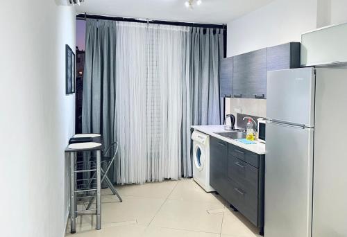 Two Rooms unit in Bat-Yam 5 mins from the beach in Bat Yam