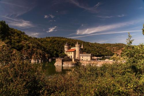 Lodge Grand Confort - 1h de Lyon - Vue sur Loire in แซ็ง-ฌอร์จ-เดอ-บารอย