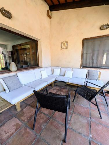 Létesítmények, Villa Santa Oliva - pool, vineyards & beaches in Santa Oliva