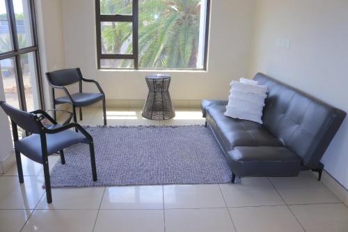 Oasis Hotel in Mokopanė