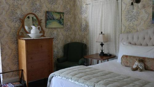 Moseley Cottage Inn And The Town Motel In Me