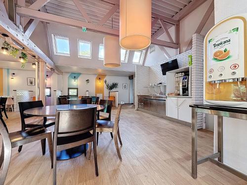 Kyriad Reims Parc Des Expositions - 식음료(F&B)