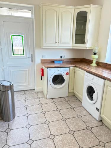 مطبخ, Benbradagh Country Cottage Causeway Coast in دونجيفين