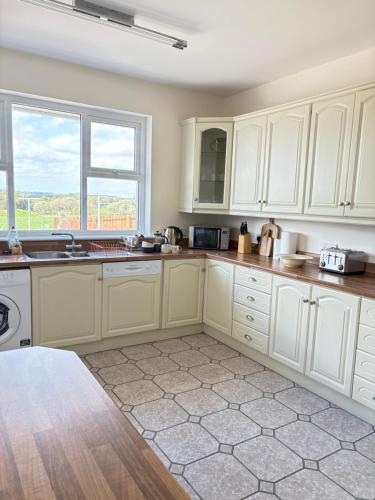 مطبخ, Benbradagh Country Cottage Causeway Coast in دونجيفين