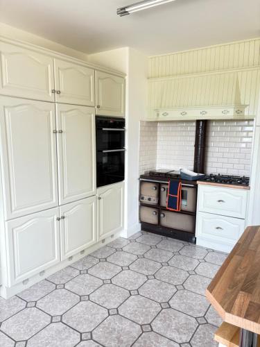 مطبخ, Benbradagh Country Cottage Causeway Coast in دونجيفين