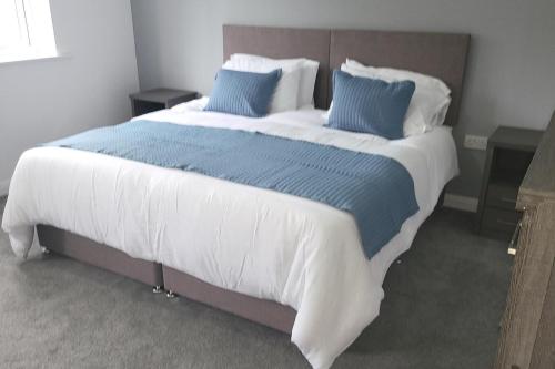4 Bedroom Home - Sleeps 7 Pet Friendly & Parking, Manchester (foto 2)