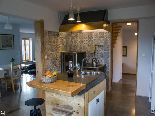 Konyha, Holiday Home in Bunjevci with Sauna & Garden in Kraljevica
