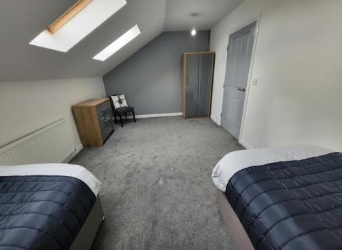 4 Bedroom Home - Sleeps 7 Pet Friendly & Parking, Manchester (foto 9)
