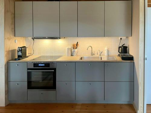 Exterior view, Cabin By Simlangen With Lake Views in Kopenhamn