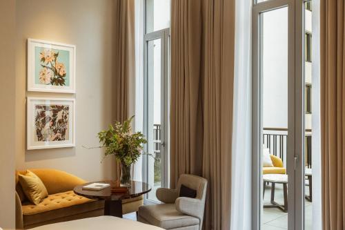 room detail thumbnail 1