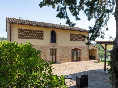Farmhouse in Tuscany with Pool & Vineyard View, Lucardo