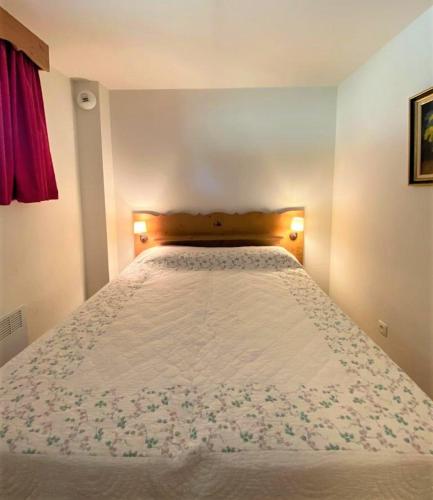 2 twin beds, 1 bunk bed, 1 sofa bed