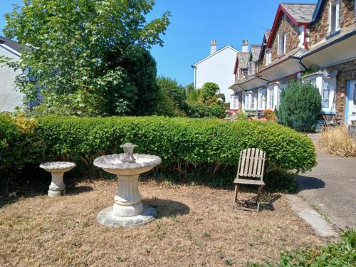 Charming three bedroom house with a walled garden in Bideford Városközpont