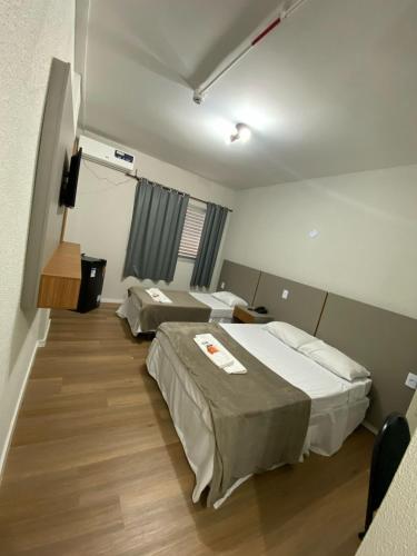1 double bed, 1 twin bed