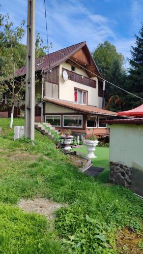 Vila Dona in Almasu Mare
