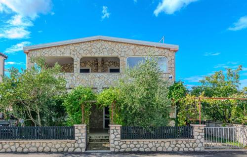 Cozy Apartment In Zukve