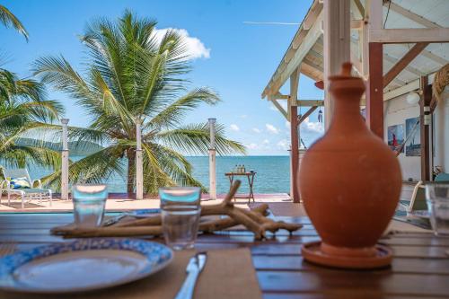 Instalações, Villa Beau Rivage in La Trinite