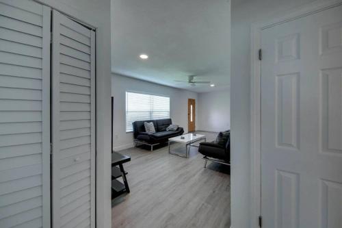 Relaxing Pool Side - Near Fairgrounds in Palmetto