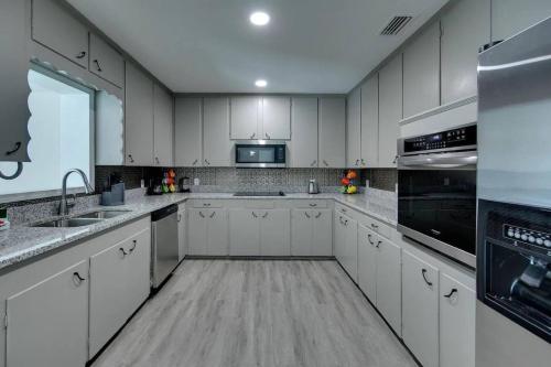 Relaxing Pool Side - Near Fairgrounds in Palmetto