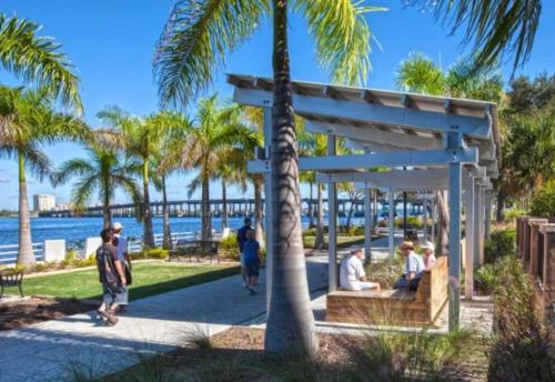 Relaxing Pool Side - Near Fairgrounds in Palmetto