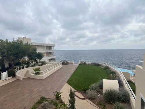 Appartement dans residence pieds dans l’eau in Le Trayas Superieur