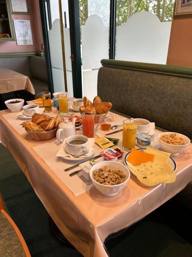 餐飲選擇, Hôtel de Flandre Compiègne Centre-Ville (Hotel de Flandre Compiegne Centre-Ville) in 康比涅市中心