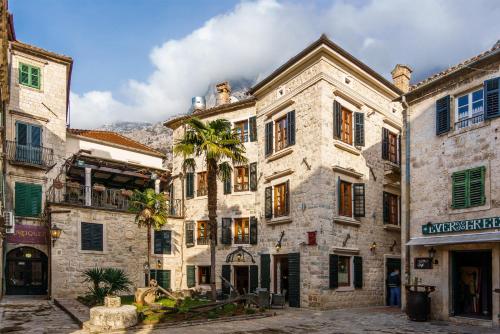 Hotel Monte Cristo - Tap to explore photos