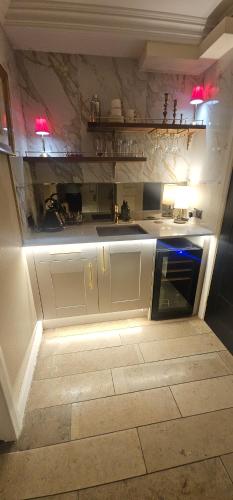 The Hide Out in เบลล์วิว