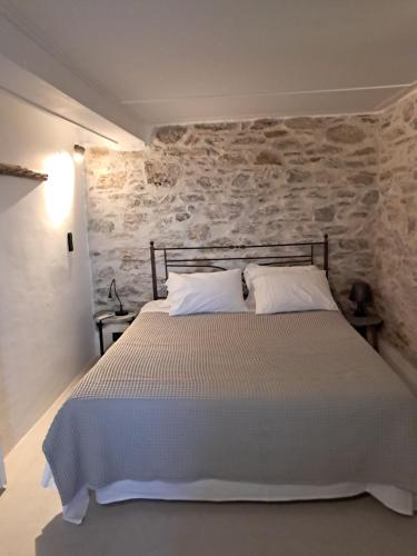 Akros-cottage on mountain- ground floor in Valeontades