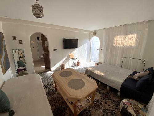 1 twin bed, 1 sofa bed