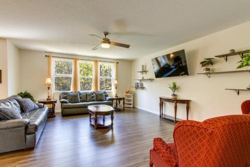 Private Backyard! Spacious Home 25 Mi to Columbus