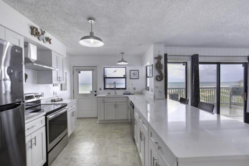6 Bedroom Huge Decks Pets Oceanfront