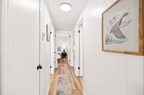 Bathroom, 10 min to NRG Park | Private Deck | Movie Nights in Oak Hill (WV)