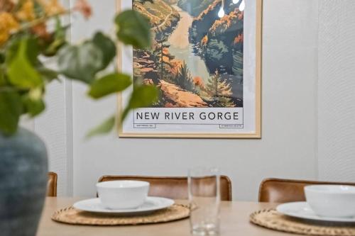 4-bedroom house in charming Oak Hill with WiFi, AC. Relax and enjoy