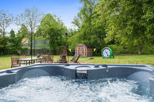 Facilities, Quiet NRG Retreat | Hot Tub • Gameroom • Firepit in Oak Hill (WV)