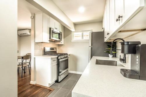 1BR Gem Free Parking 5 mins to Houston Museum near โรงละครมิวสิกบ็อกซ์